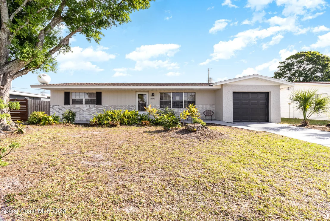 Photo of 2095 Montgomery Road