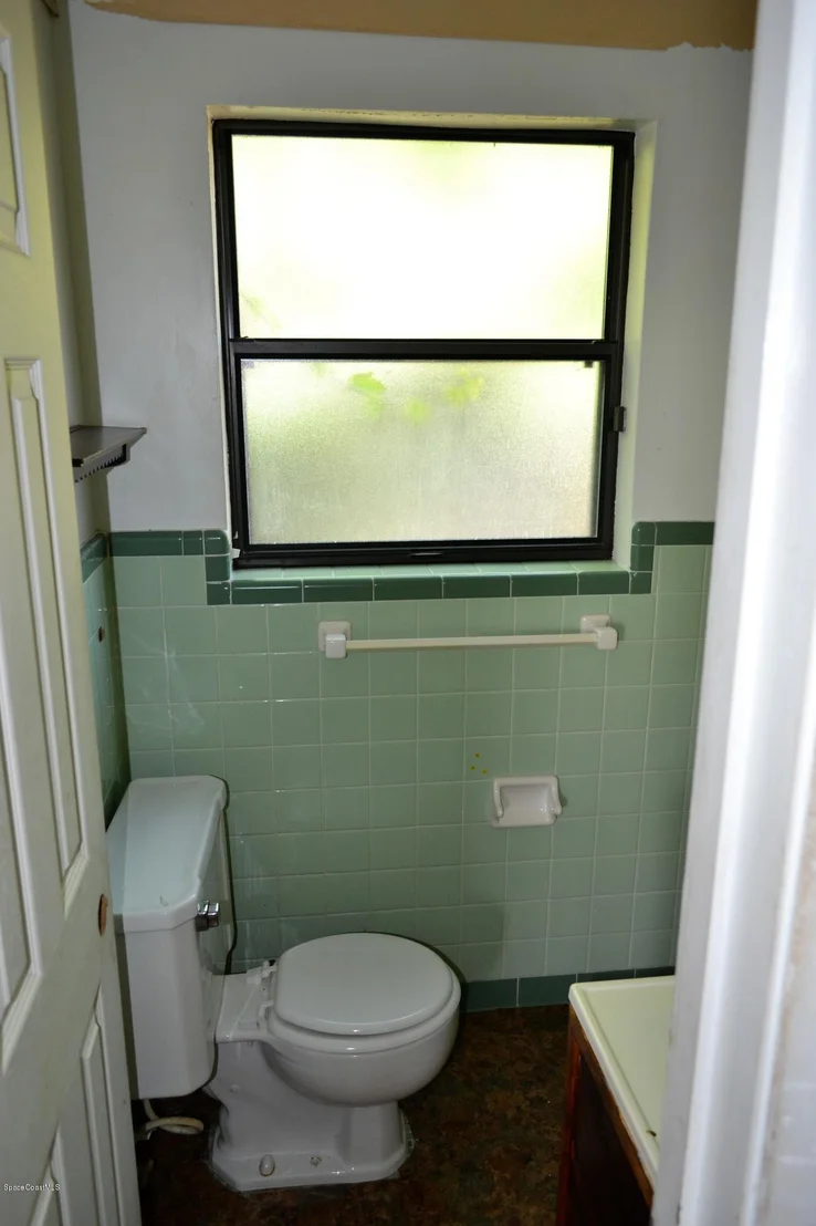 Photo of 1101 AZALEA Lane