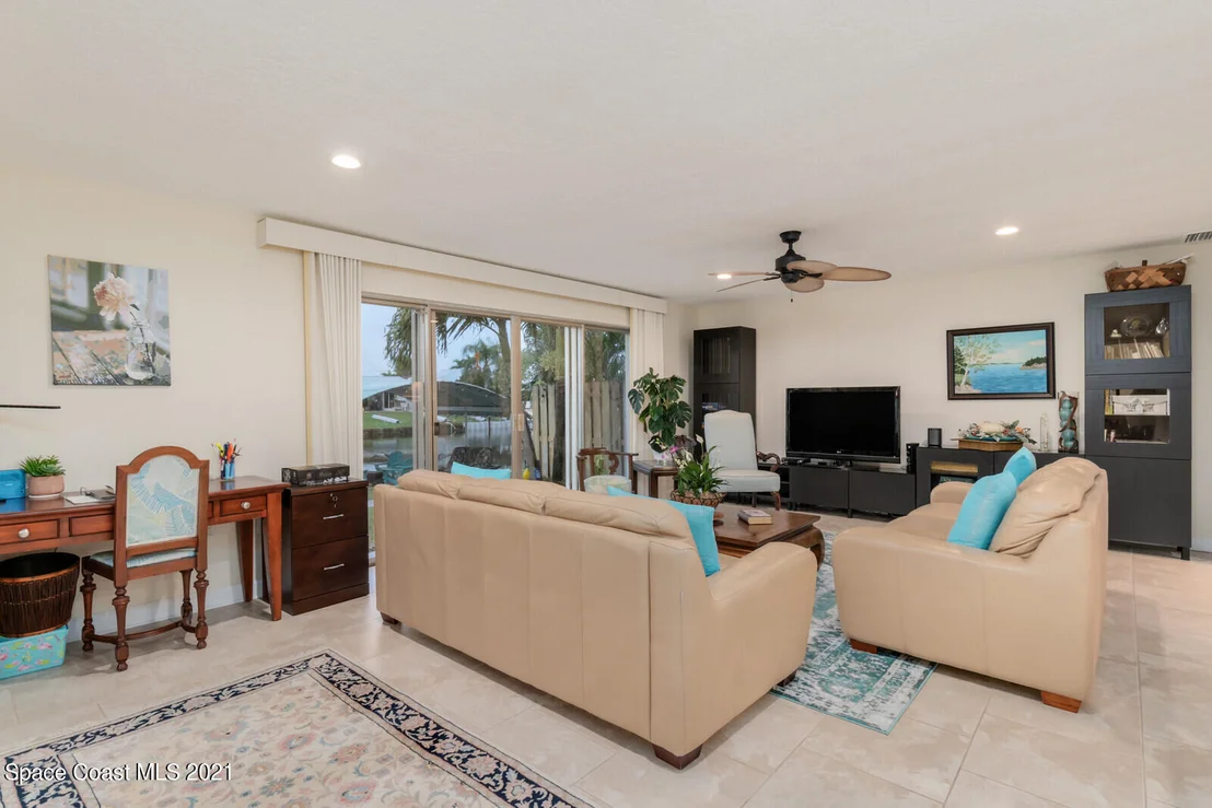 Photo of 481 Cardinal Drive