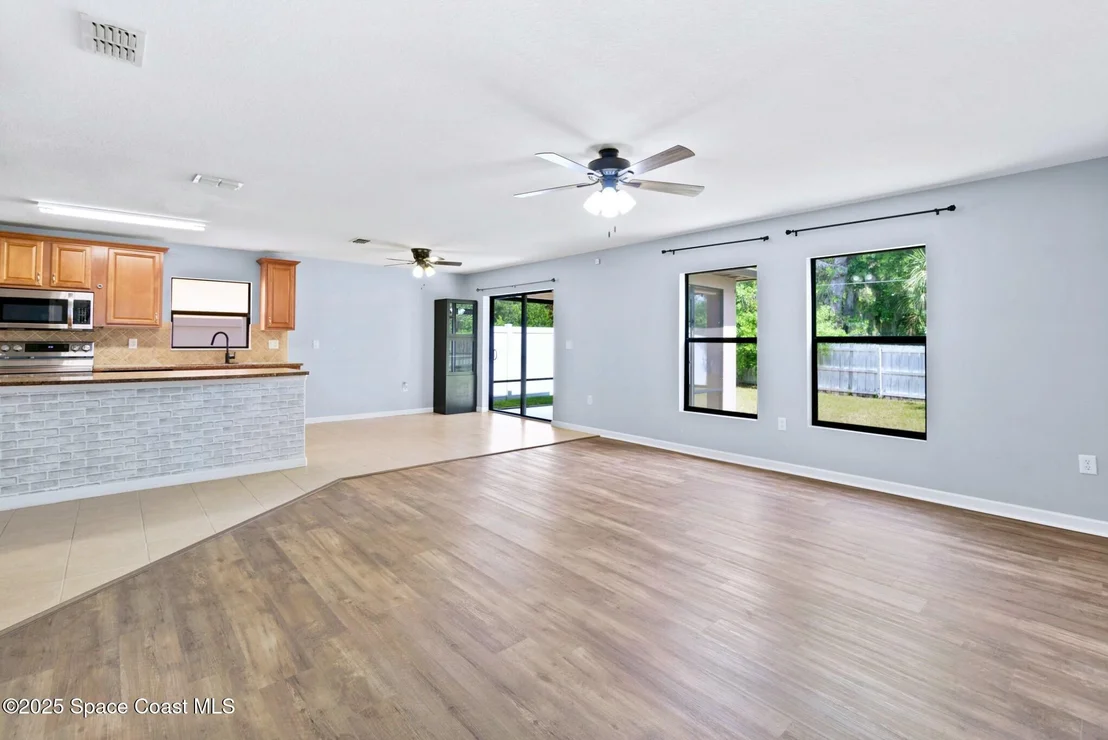 Photo of 404 Dryden Circle