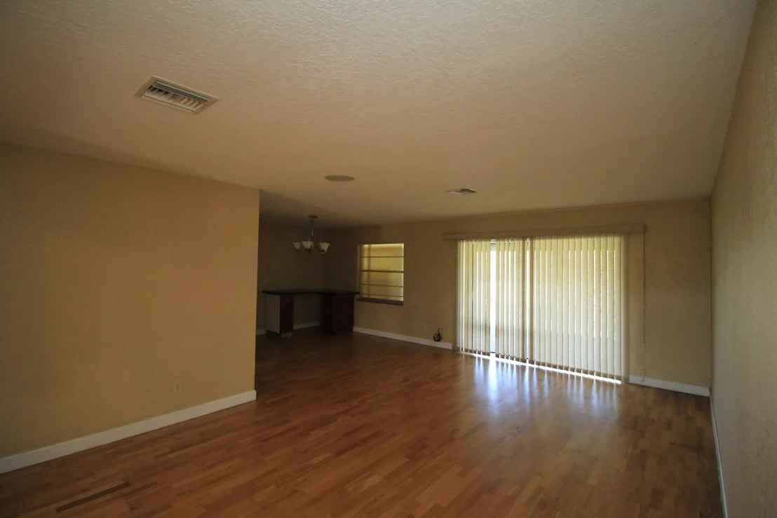 Photo of 1441 Meadowbrook Road NE