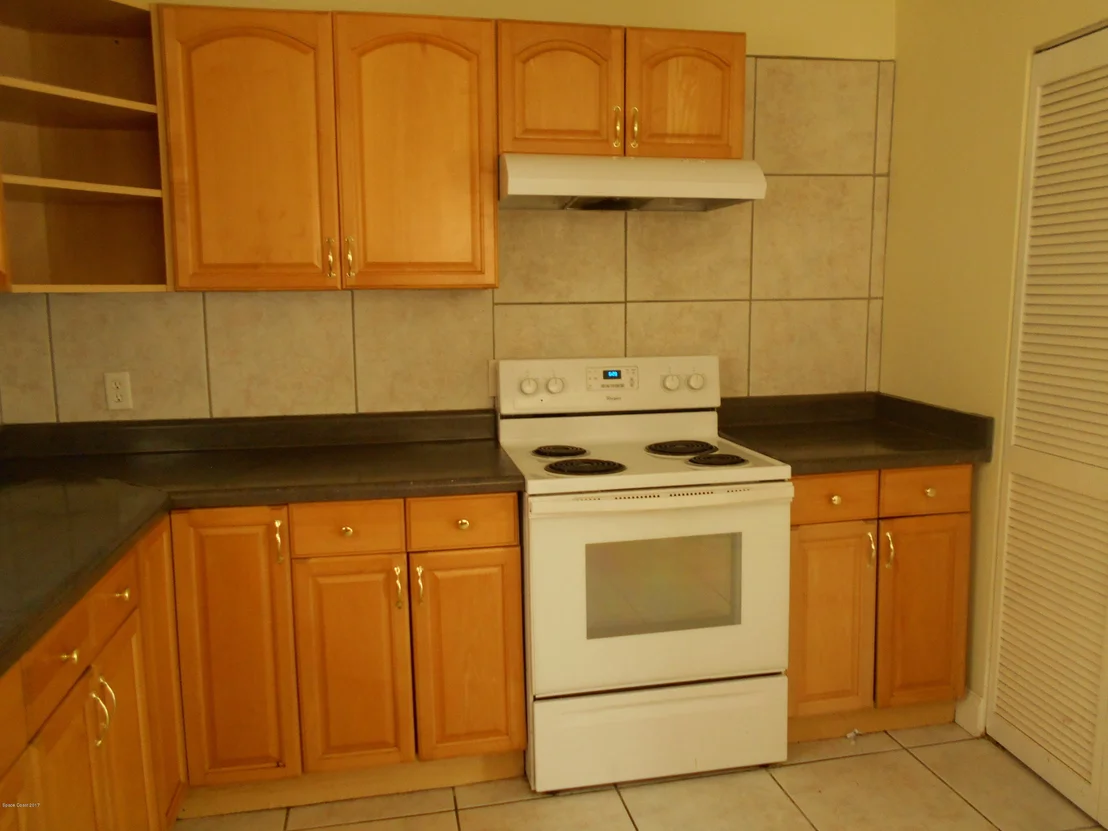 Photo of 1033 Cabot Drive NE