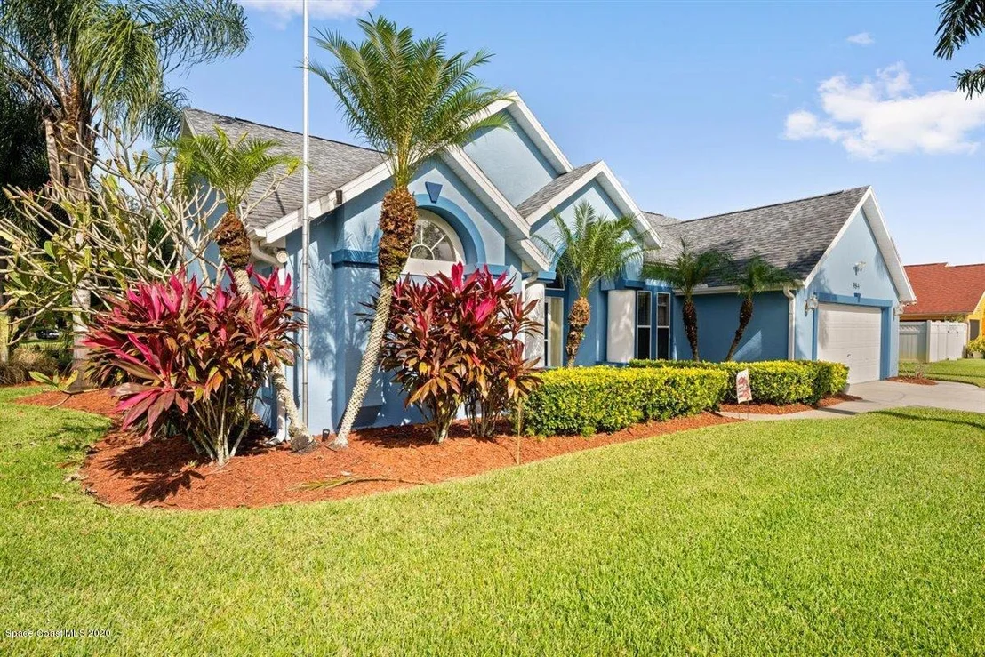 Photo of 984 Pelican Lane