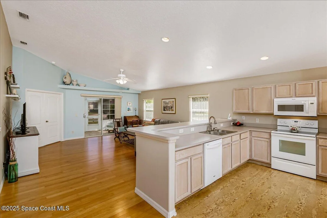 Photo of 1007 Pine Creek Circle NE
