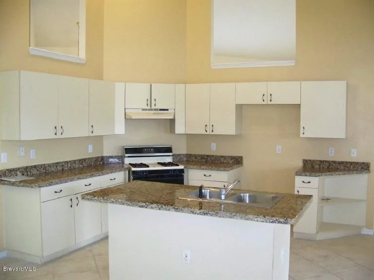 Photo of 2091 Lionel Drive