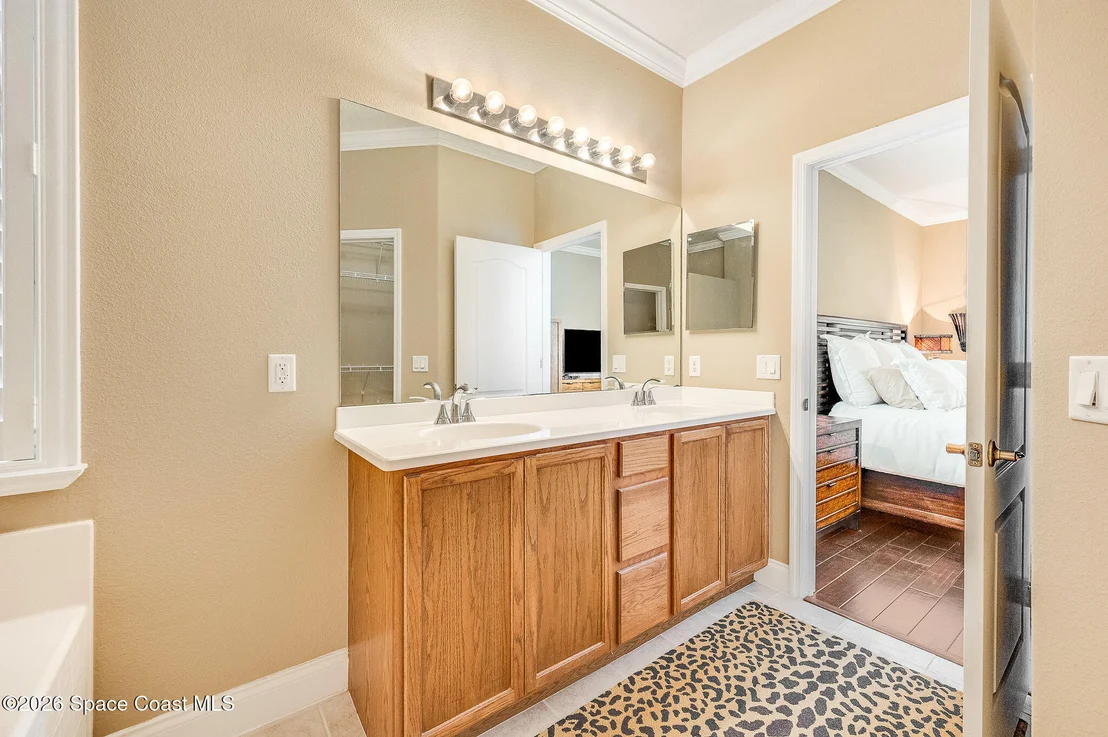 Photo of 522 Waterside Circle