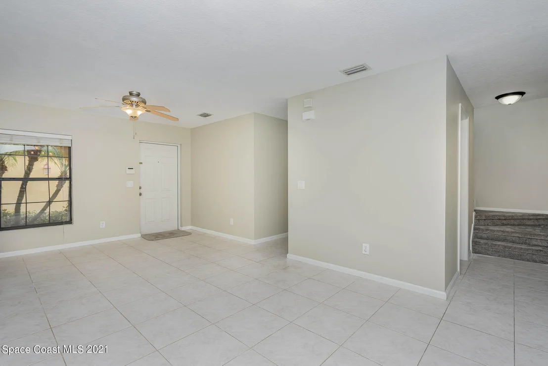 Photo of Unit 103 at 950 Luminary Circle