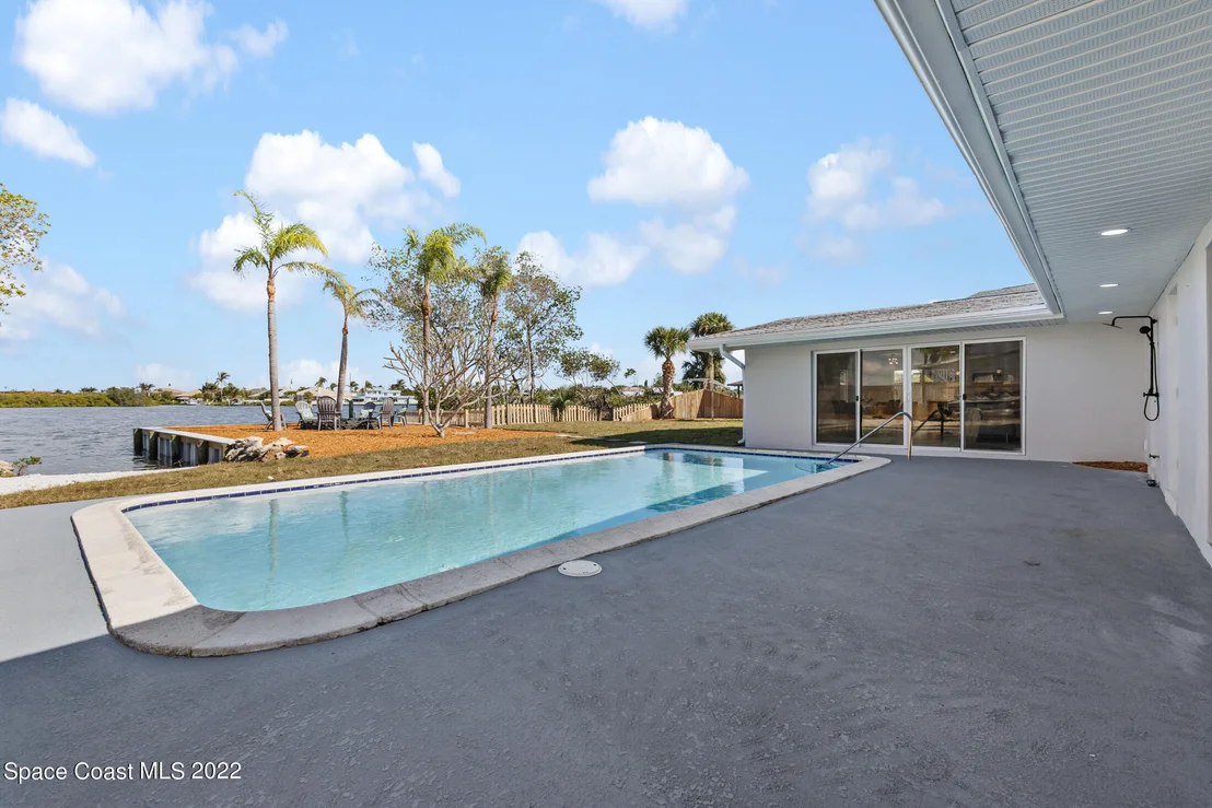 Photo of 77 W Bay Drive