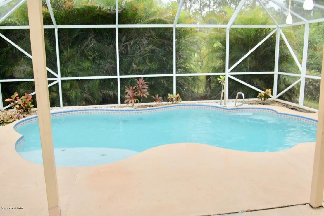 Photo of 1691 Adview Road SE