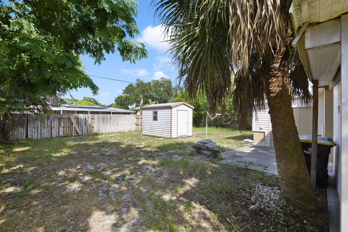 Photo of 939 Bianca Drive NE