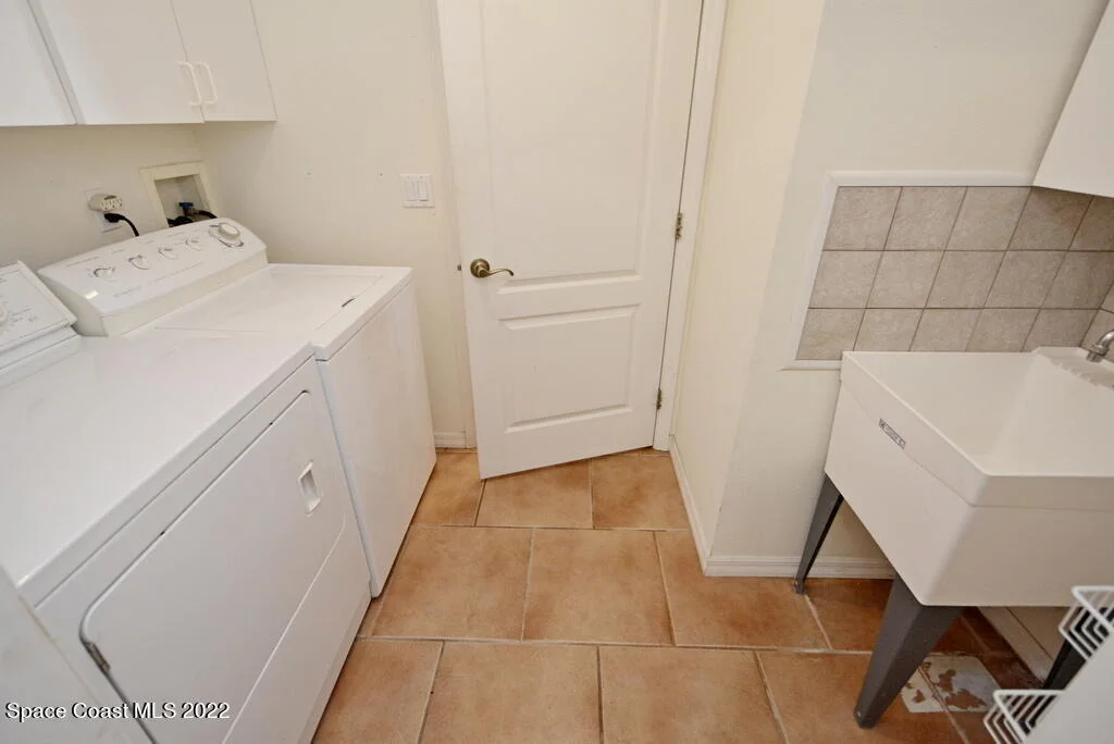 Photo of 3190 Aurora Road