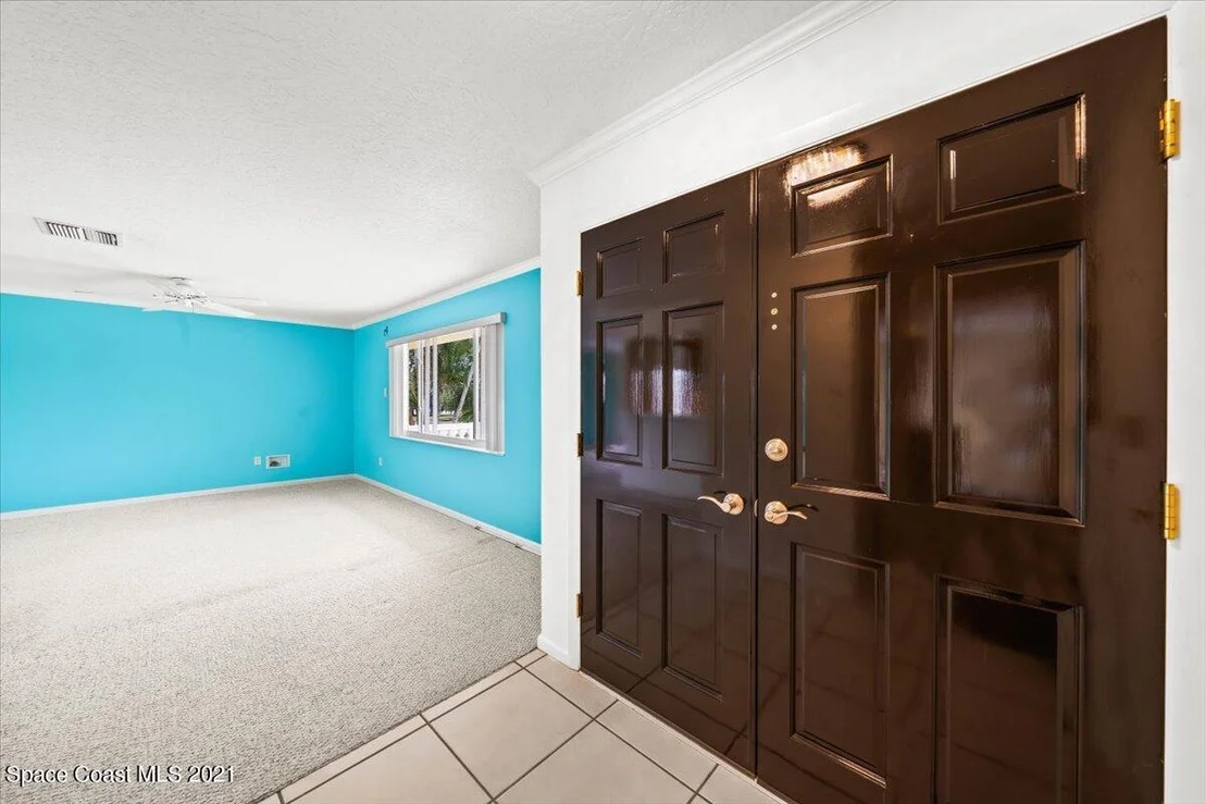 Photo of 320 Bahama Drive