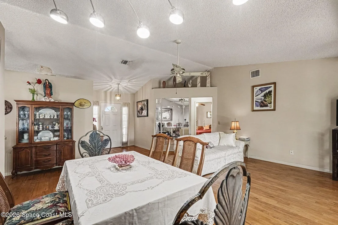 Photo of 225 Chalet Avenue
