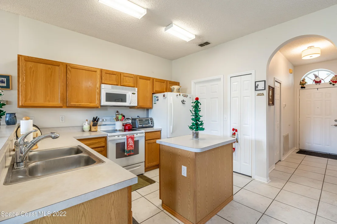 Photo of 2415 Mountain View Avenue
