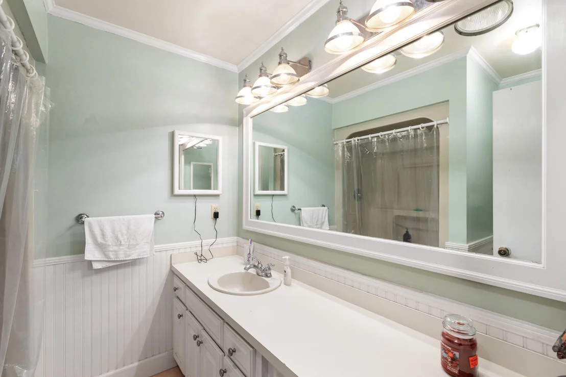 Photo of 115 Manth Avenue