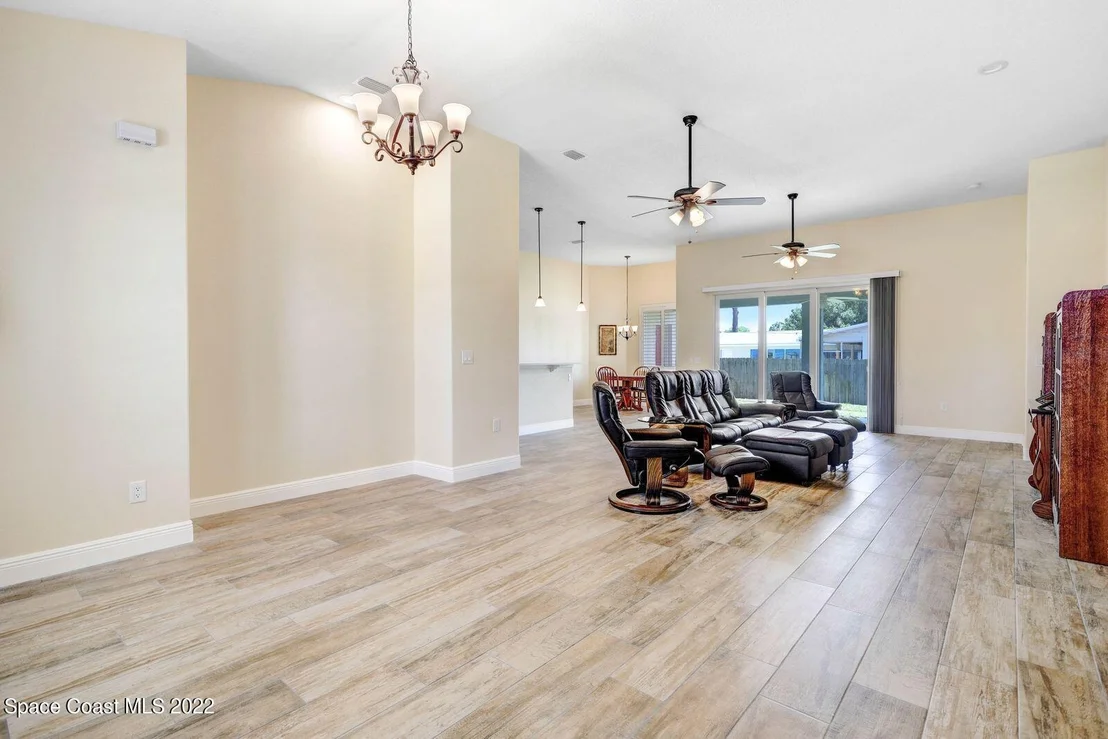Photo of 335 Pine Boulevard
