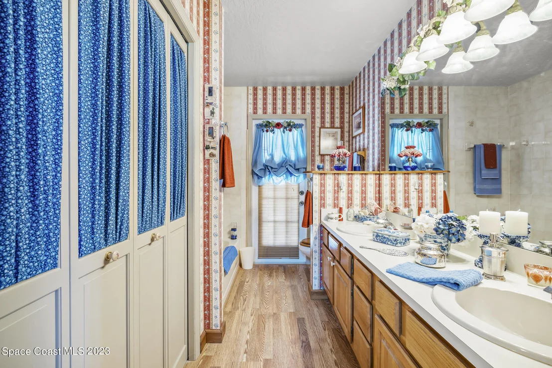 Photo of 889 Spanish Wells Drive