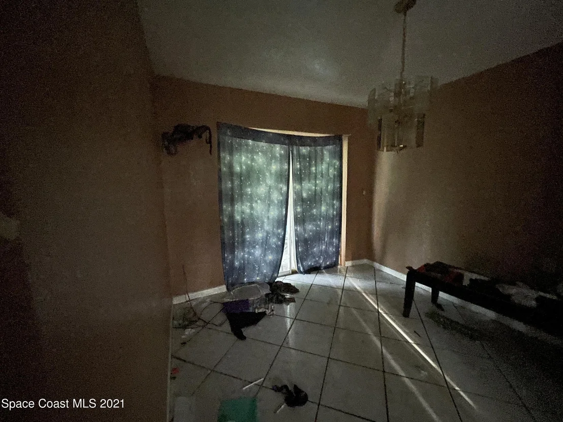 Photo of 350 Palm Avenue