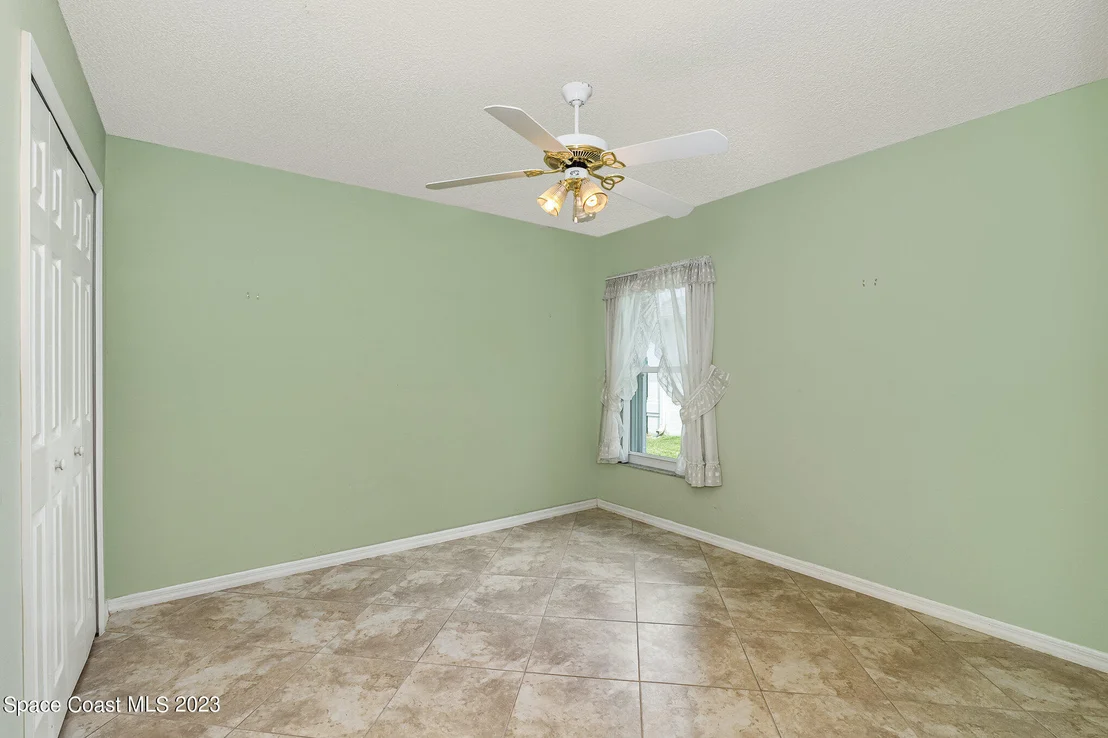 Photo of 4335 South Lakes Circle