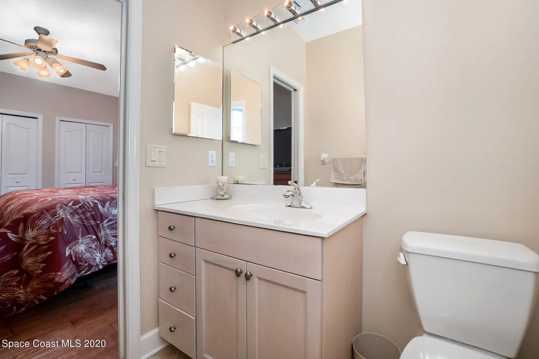 Photo of 889 Oak Park Drive