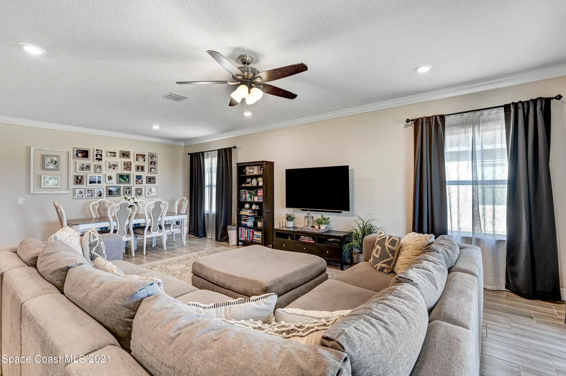 Photo of 980 Bear Lake Drive