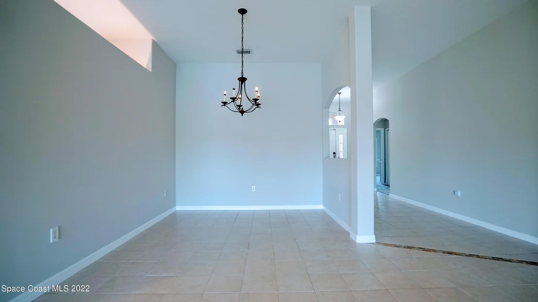 Photo of 905 Tavernier Circle NE