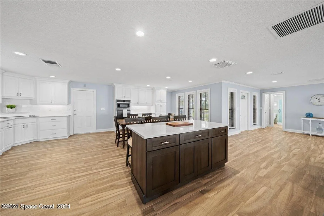 Photo of 206 Riverside Drive