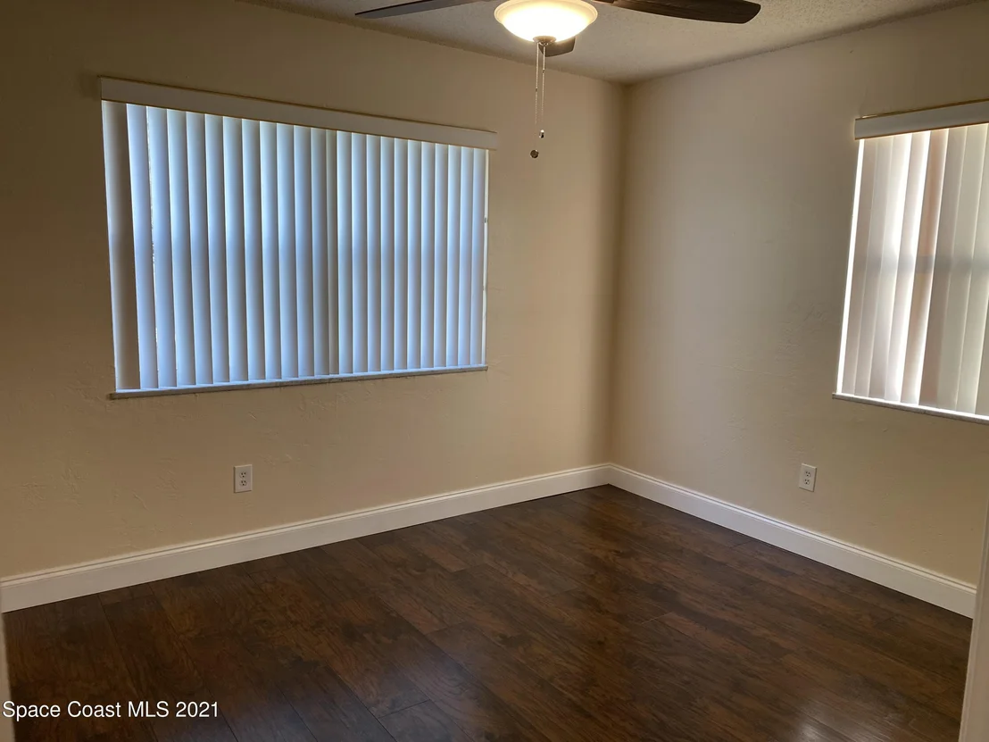 Photo of 835 Canada Street NE