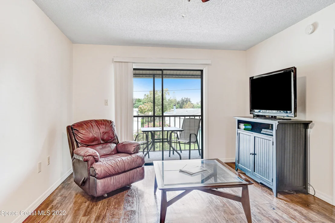 Photo of Unit 207 at 1720 Murrell Road