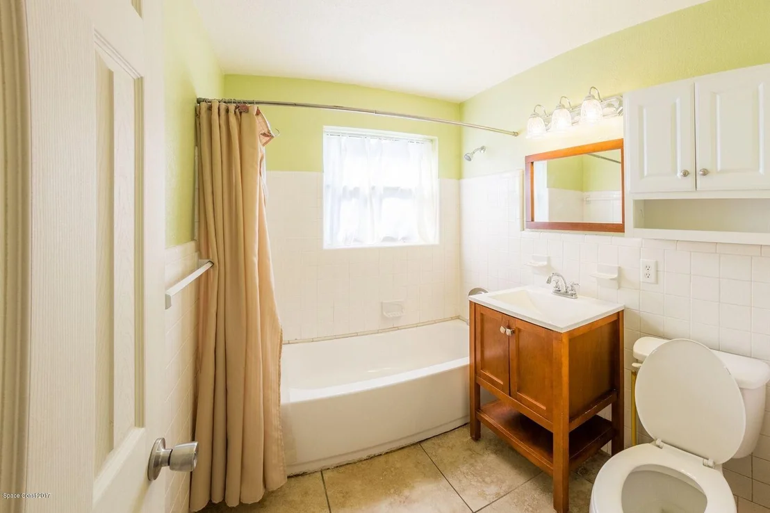 Photo of 1073 Cabot Drive NE