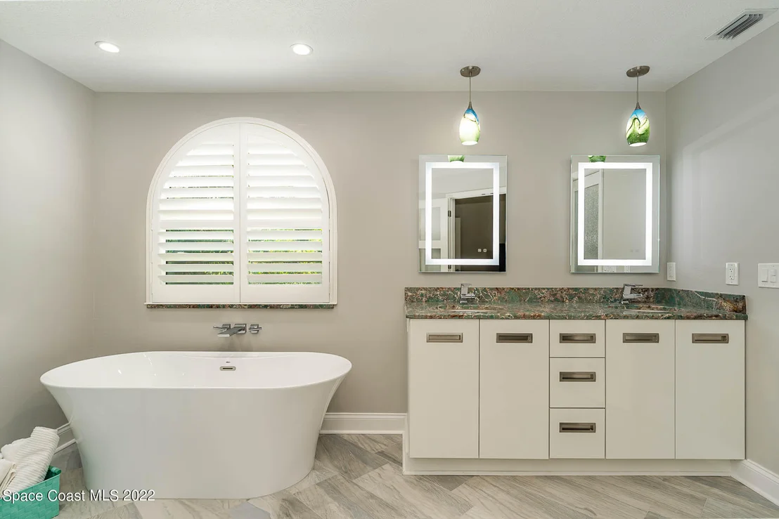 Photo of 6573 Sheridan Road