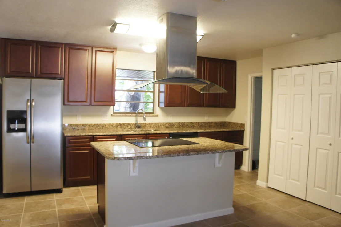 Photo of 1833 Oakwood