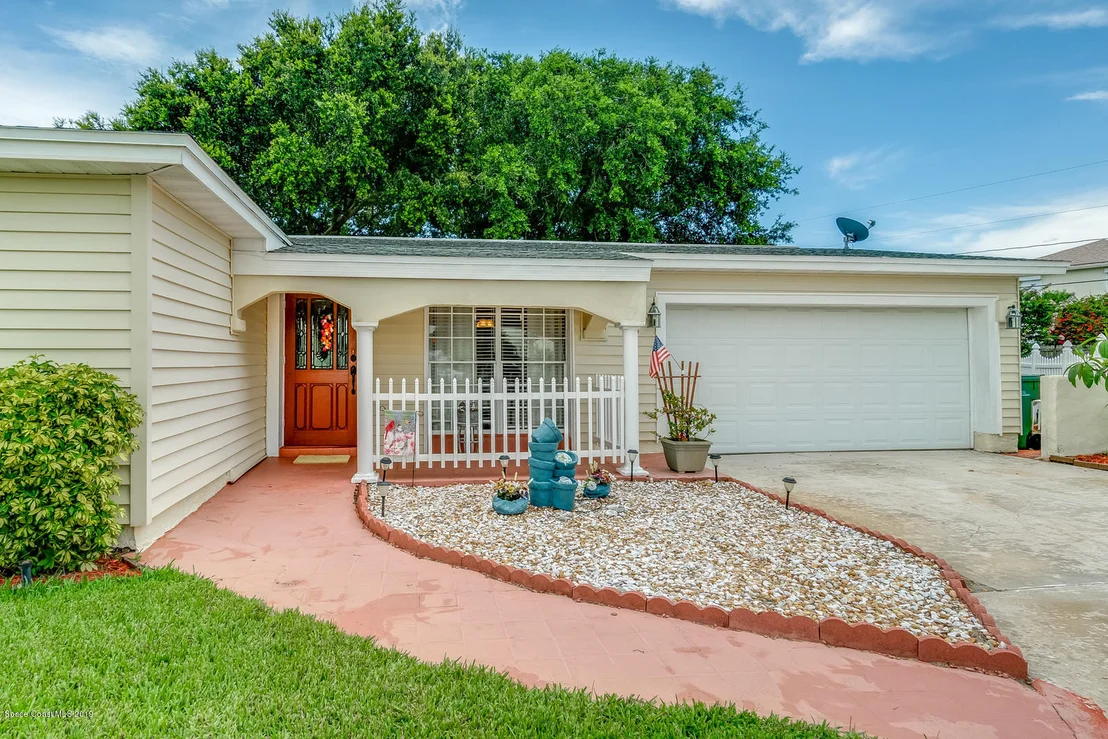 Photo of 933 Bluewater Drive