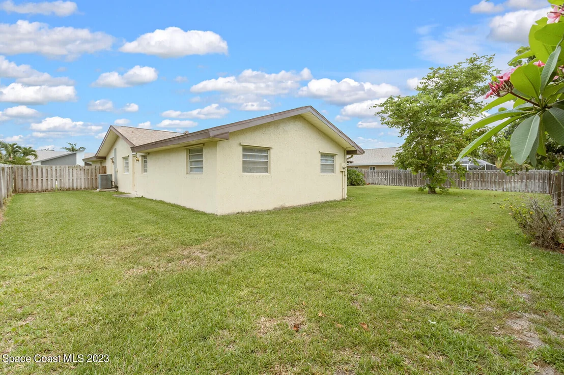Photo of 536 Solitaire Palm Drive