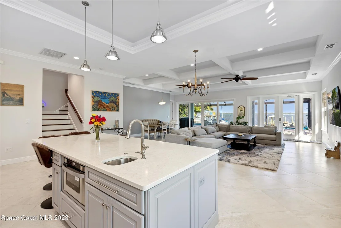 Photo of 3835 Riverside Drive