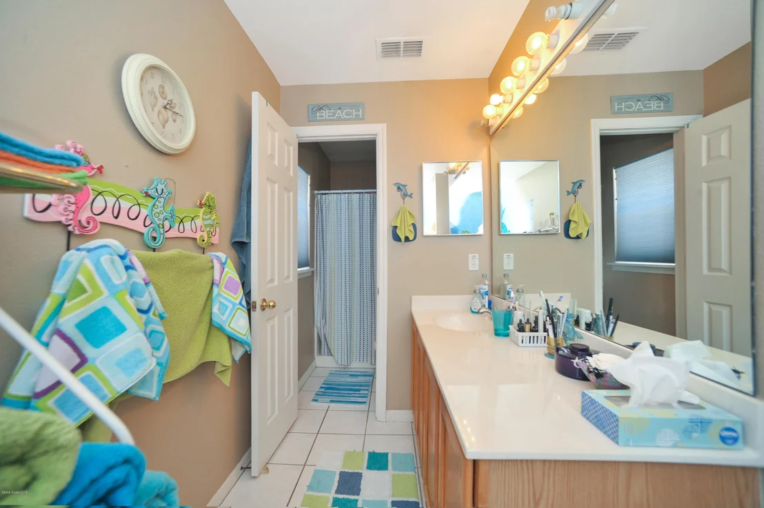 Photo of 1265 White Oak Circle