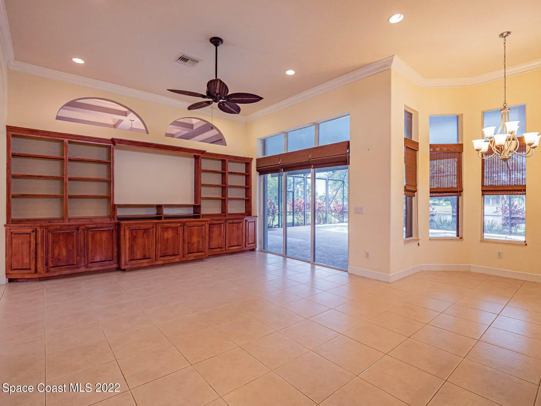 Photo of 585 Caroline Drive