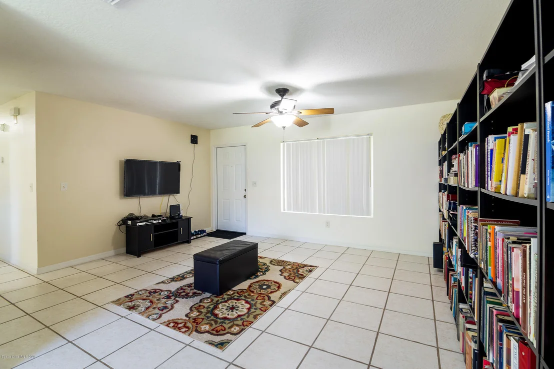 Photo of 1071 Hooper Avenue NE