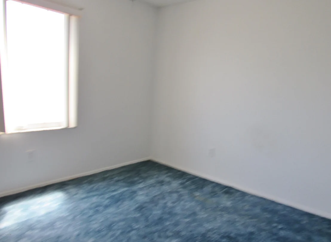Photo of 1043 NE Goldenrod Circle NE