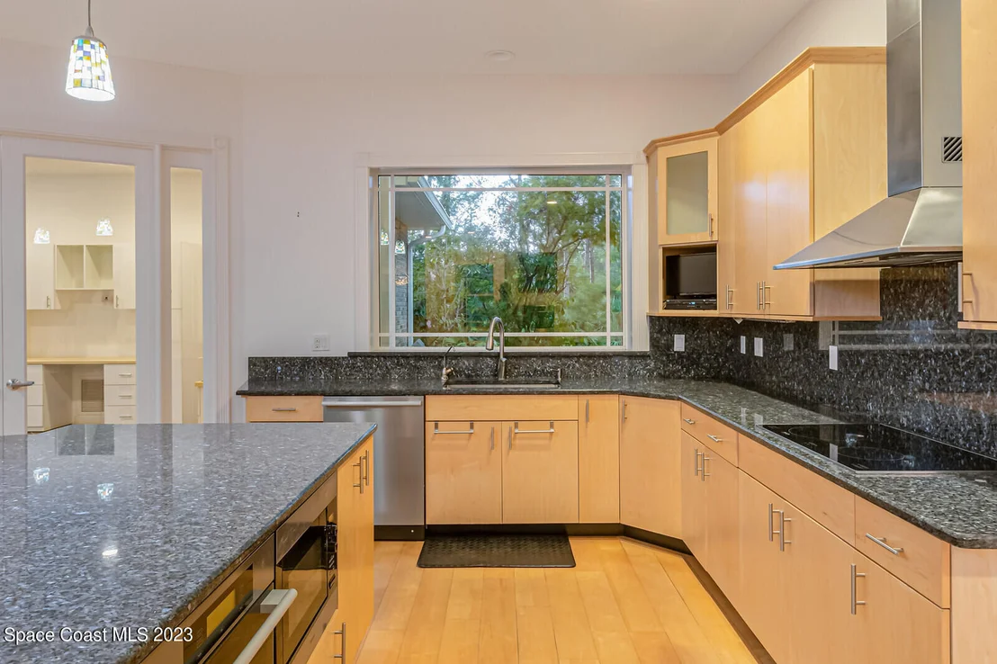 Photo of 2880 Grant Road