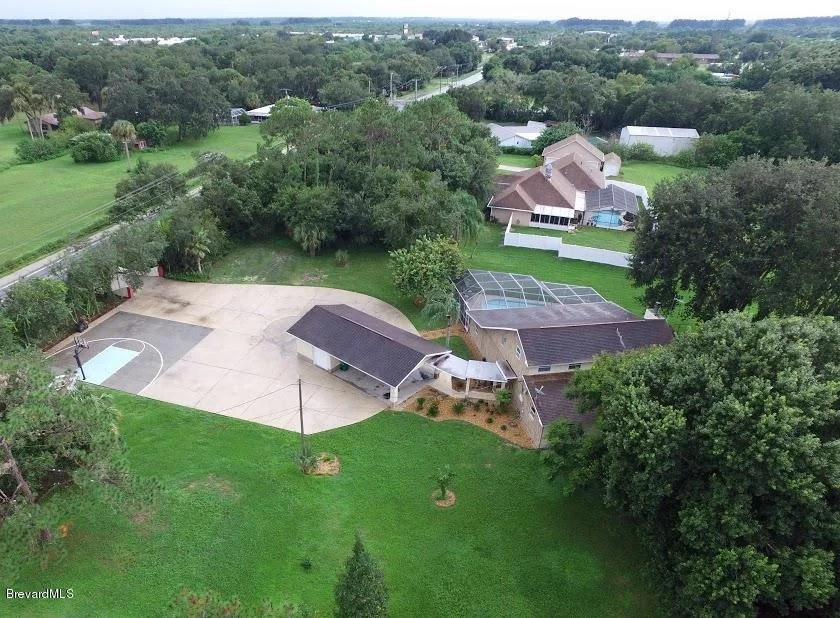 Photo of 385 N Range Road