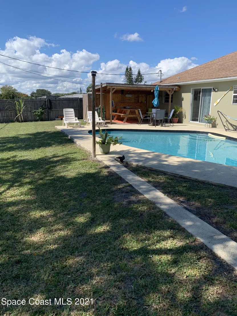 Photo of 3182 NE Edgewood Drive NE