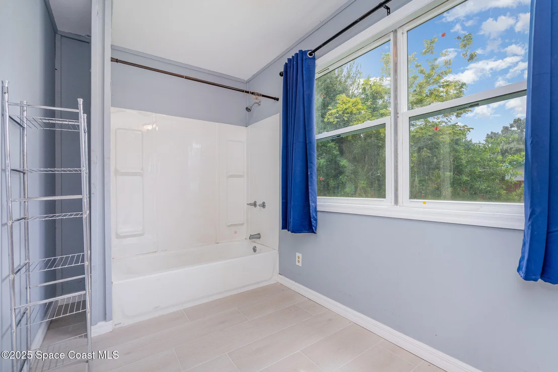 Photo of 190 Stephenson Drive NE