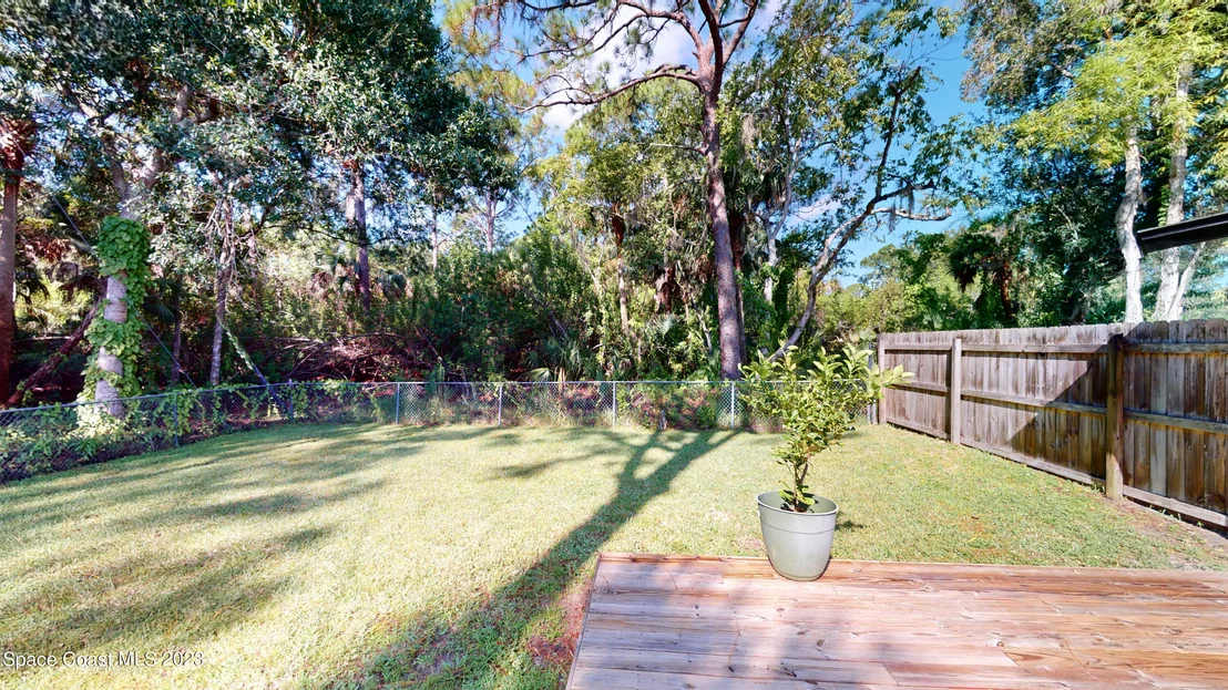 Photo of 1045 Green Road