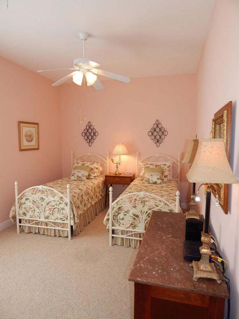 Photo of 211 SE Devlin Court