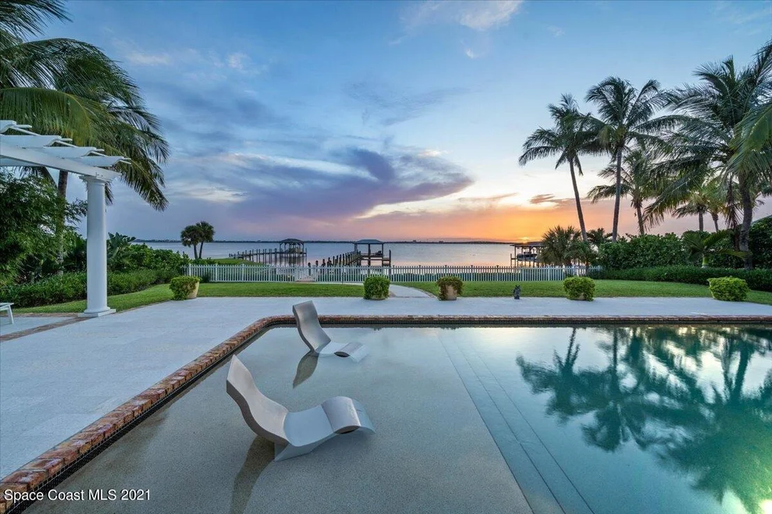 Photo of 2780 N Riverside Drive