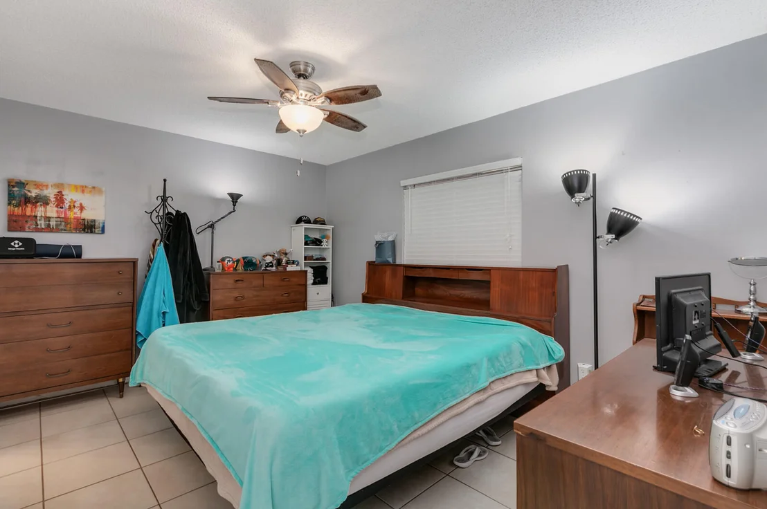 Photo of 5595 Fairbridge Street