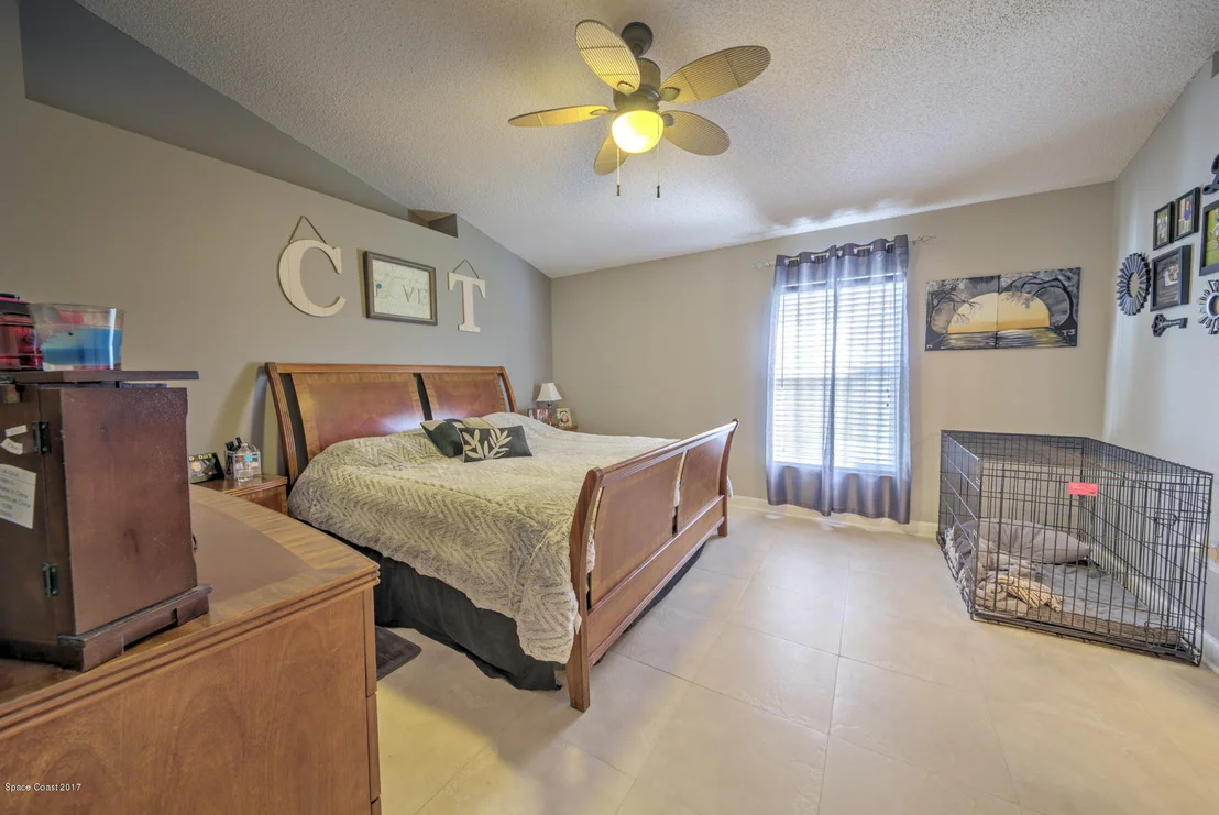 Photo of 1194 White Oak Circle