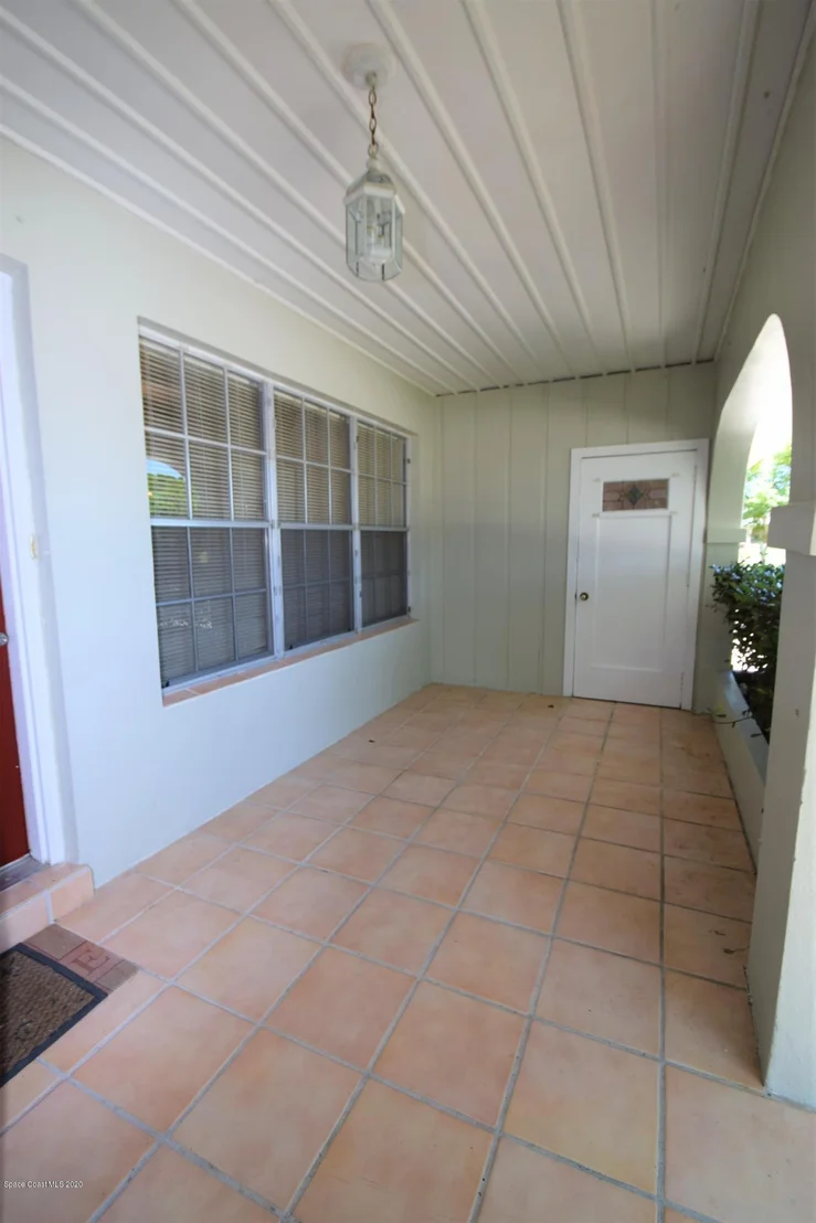 Photo of 820 Hampton Drive NE