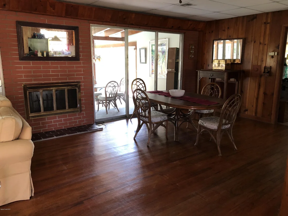 Photo of 409 W Fee Avenue